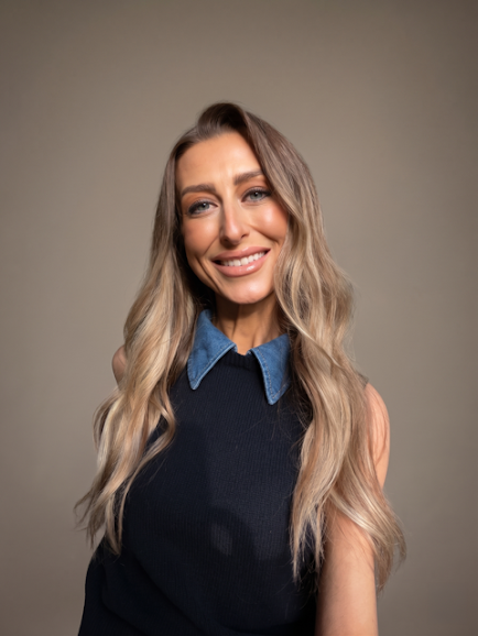 Portrait of Allison Beard, founder of Operating Style